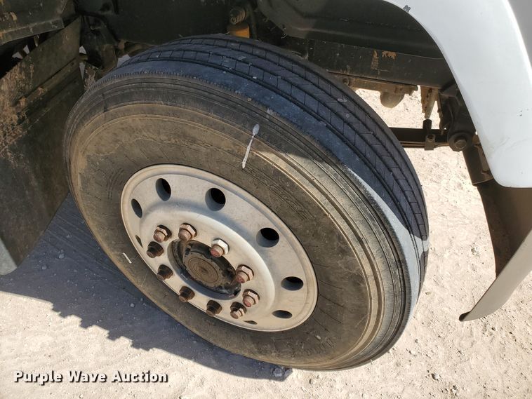 image for item DD0288 1997 Mack CH613  semi truck