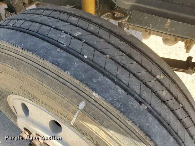 image for item DD0288 1997 Mack CH613  semi truck