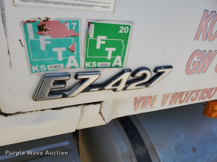 image for item DD0288 1997 Mack CH613  semi truck