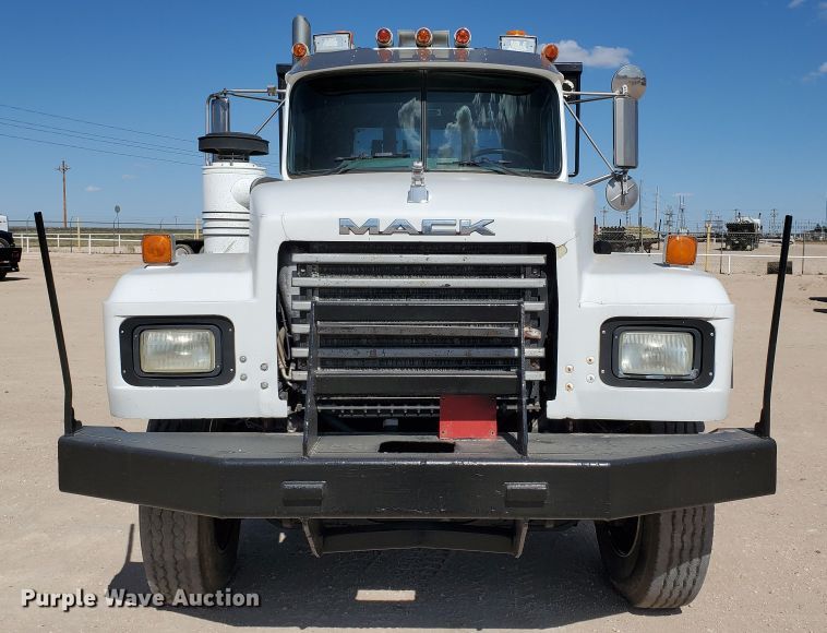 image for item DD0289 1992 Mack RD  winch truck