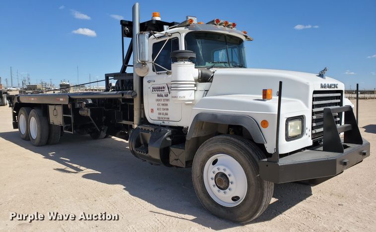 image for item DD0289 1992 Mack RD  winch truck