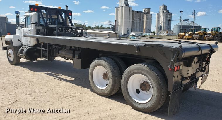 image for item DD0289 1992 Mack RD  winch truck