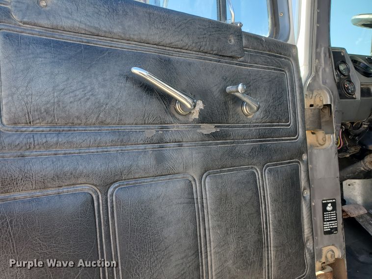 image for item DD0289 1992 Mack RD  winch truck