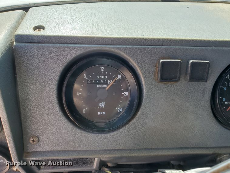 image for item DD0289 1992 Mack RD  winch truck