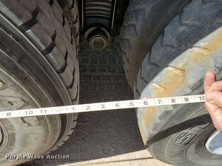 image for item DD0289 1992 Mack RD  winch truck