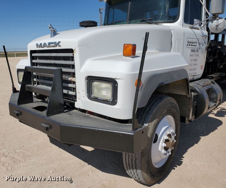 image for item DD0289 1992 Mack RD  winch truck