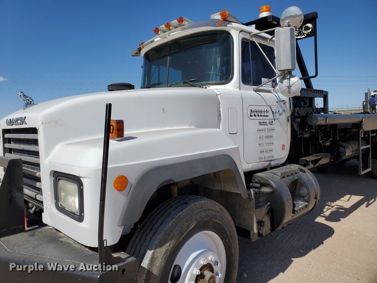 image for item DD0289 1992 Mack RD  winch truck