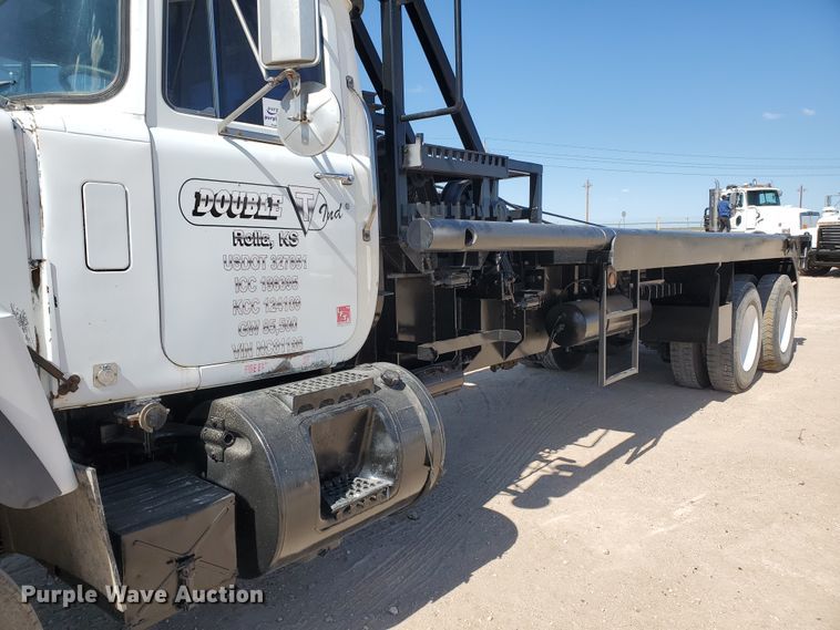 image for item DD0289 1992 Mack RD  winch truck