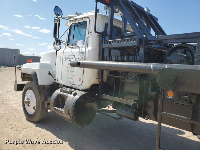 image for item DD0289 1992 Mack RD  winch truck