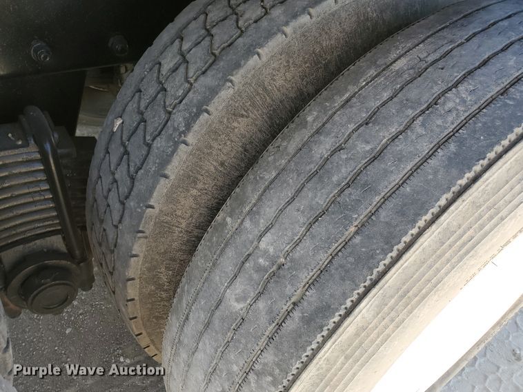 image for item DD0289 1992 Mack RD  winch truck