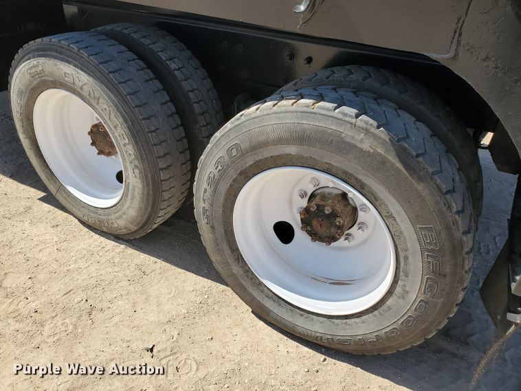 image for item DD0289 1992 Mack RD  winch truck