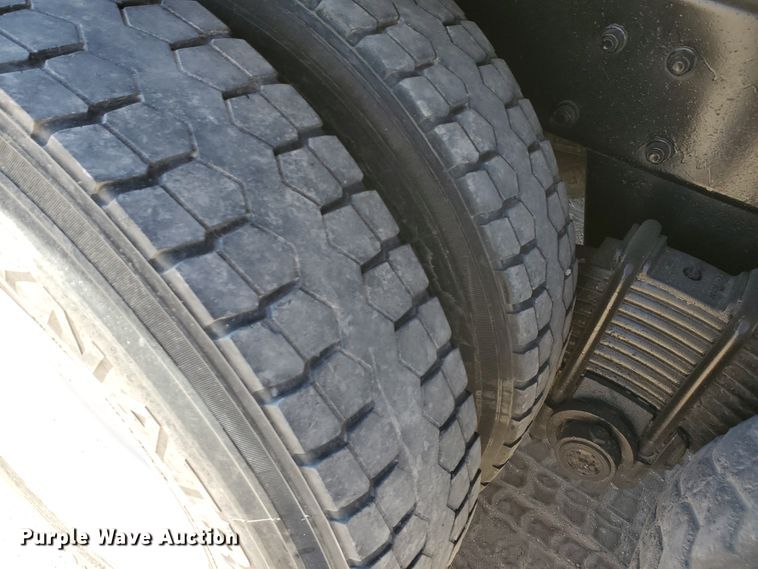 image for item DD0289 1992 Mack RD  winch truck