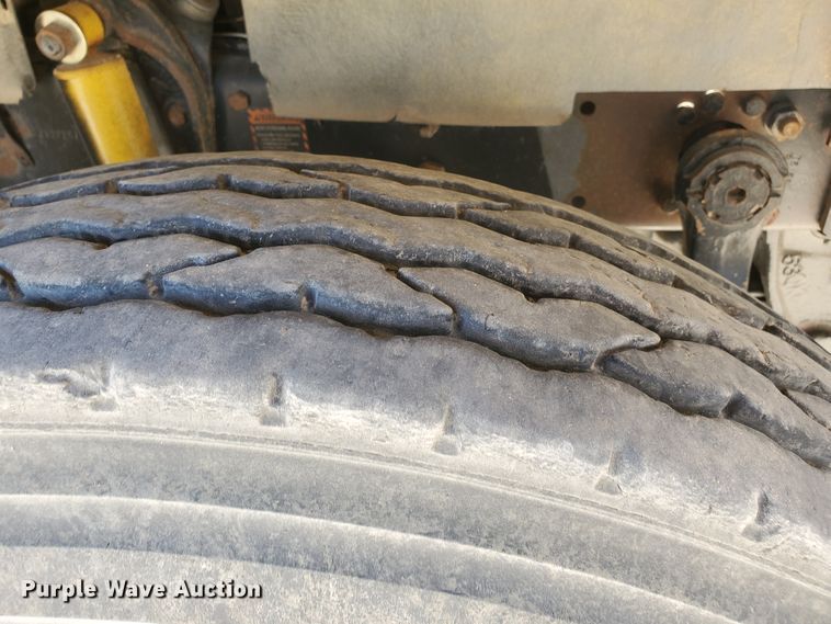 image for item DD0289 1992 Mack RD  winch truck