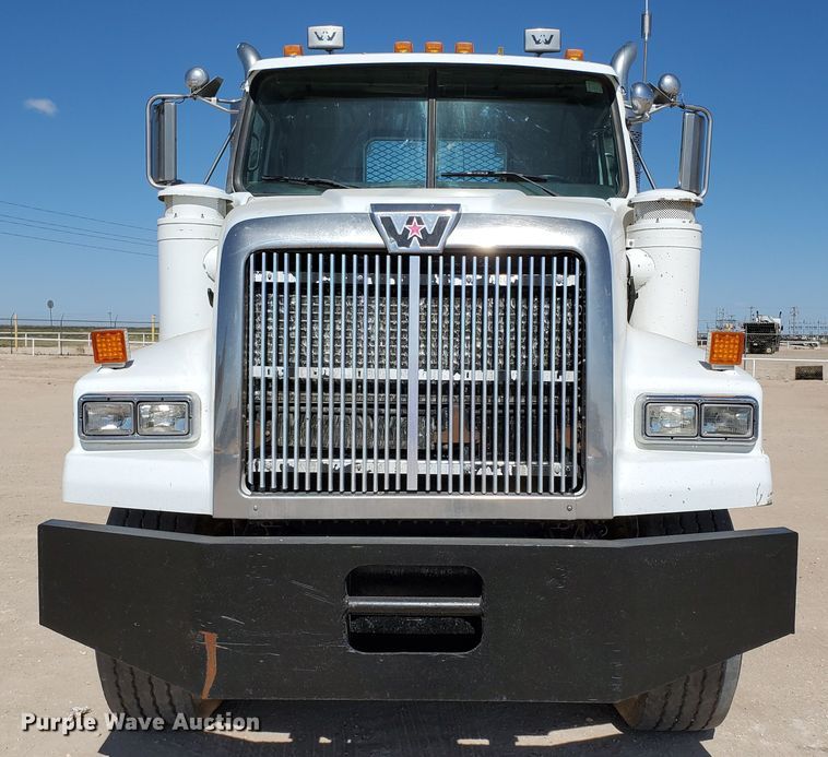 image for item DD0290 2006 Western Star 4900  semi truck