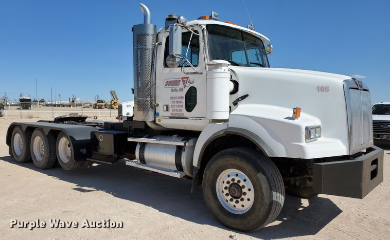 image for item DD0290 2006 Western Star 4900  semi truck