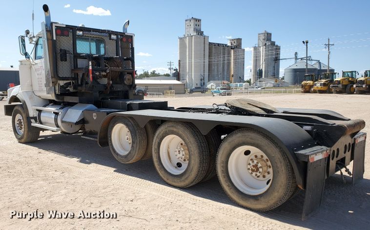 image for item DD0290 2006 Western Star 4900  semi truck