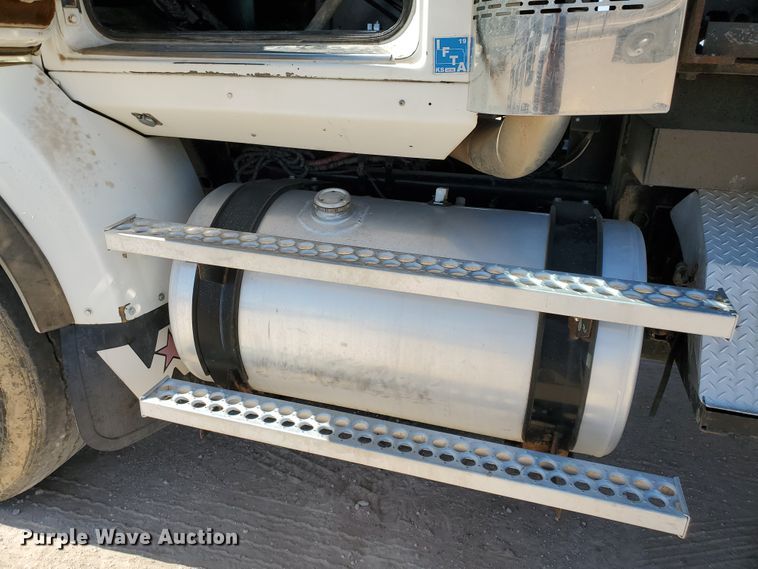 image for item DD0290 2006 Western Star 4900  semi truck