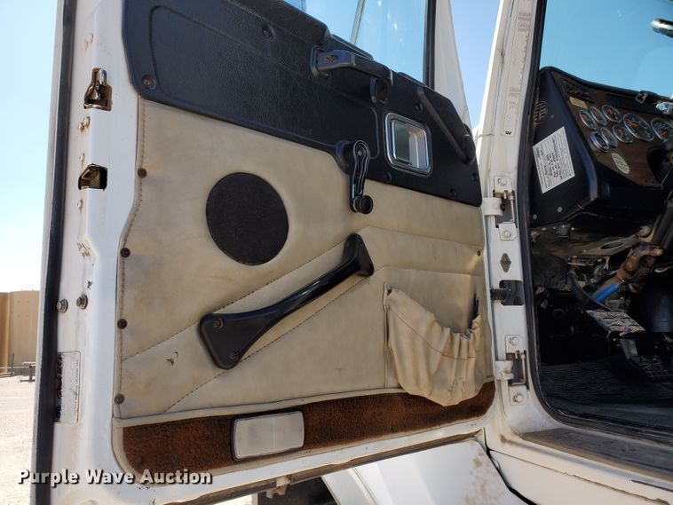 image for item DD0290 2006 Western Star 4900  semi truck