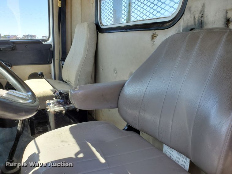 image for item DD0290 2006 Western Star 4900  semi truck