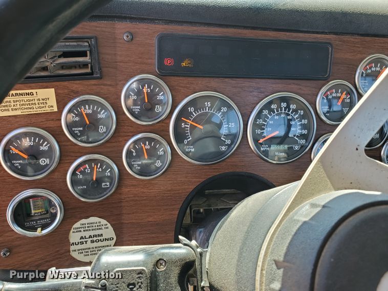 image for item DD0290 2006 Western Star 4900  semi truck