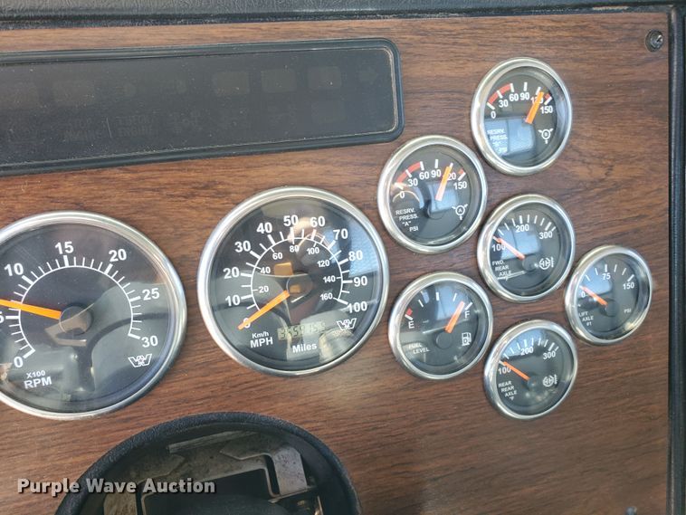 image for item DD0290 2006 Western Star 4900  semi truck