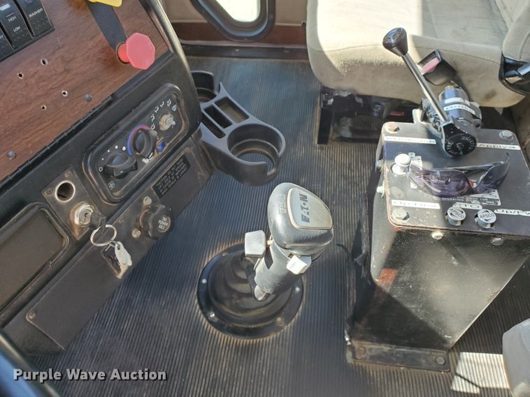 image for item DD0290 2006 Western Star 4900  semi truck