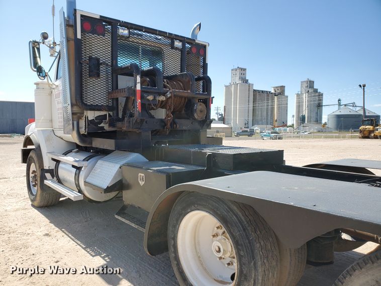 image for item DD0290 2006 Western Star 4900  semi truck