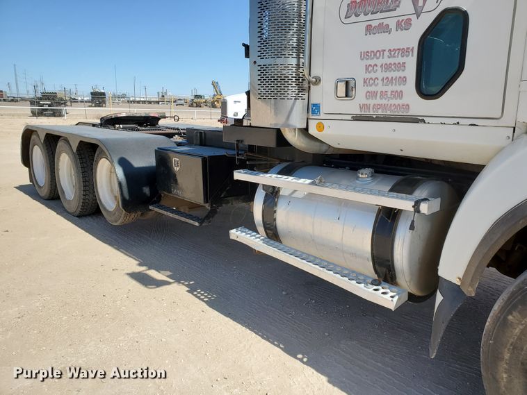 image for item DD0290 2006 Western Star 4900  semi truck