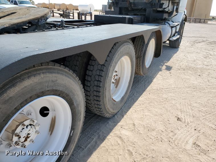 image for item DD0290 2006 Western Star 4900  semi truck