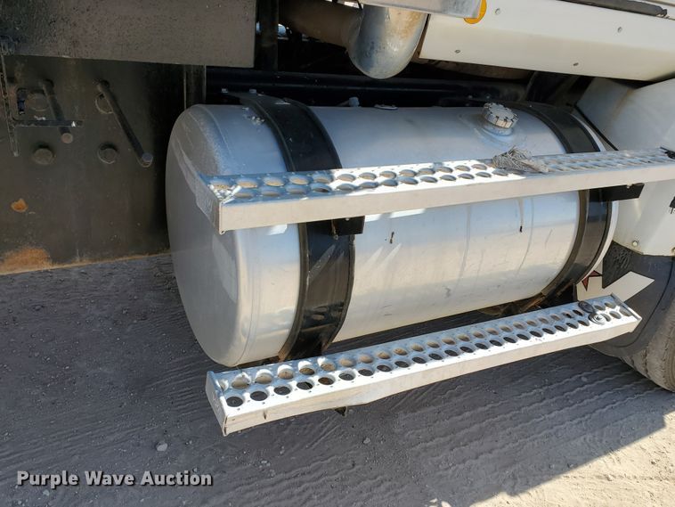 image for item DD0290 2006 Western Star 4900  semi truck