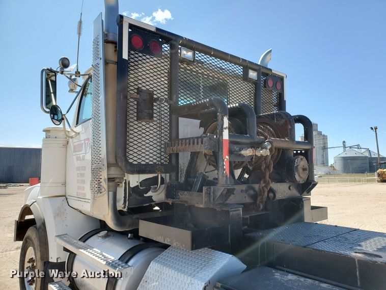 image for item DD0290 2006 Western Star 4900  semi truck