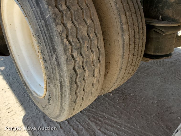 image for item DD0290 2006 Western Star 4900  semi truck