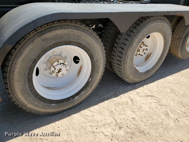 image for item DD0290 2006 Western Star 4900  semi truck