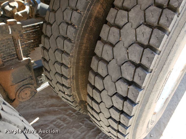 image for item DD0290 2006 Western Star 4900  semi truck