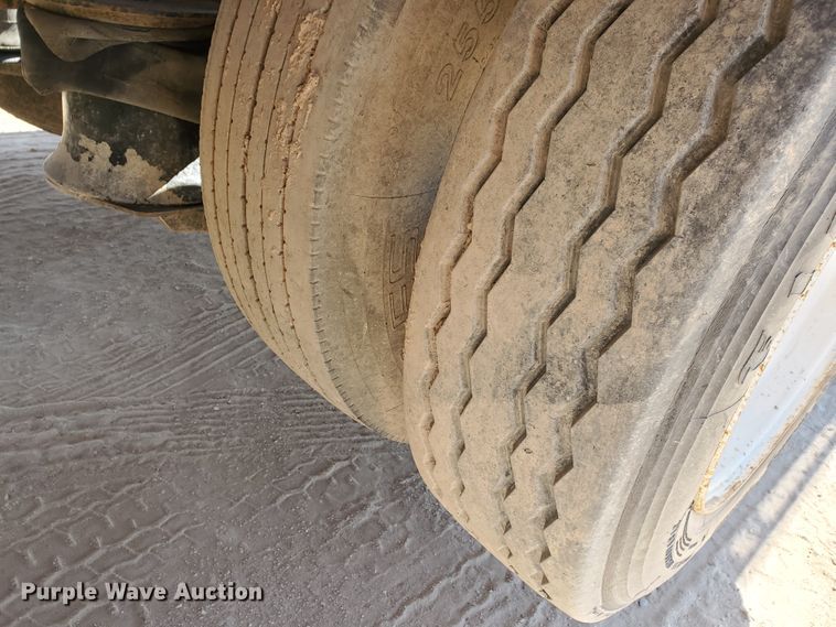 image for item DD0290 2006 Western Star 4900  semi truck