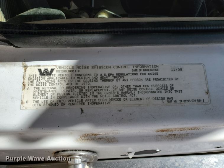 image for item DD0290 2006 Western Star 4900  semi truck