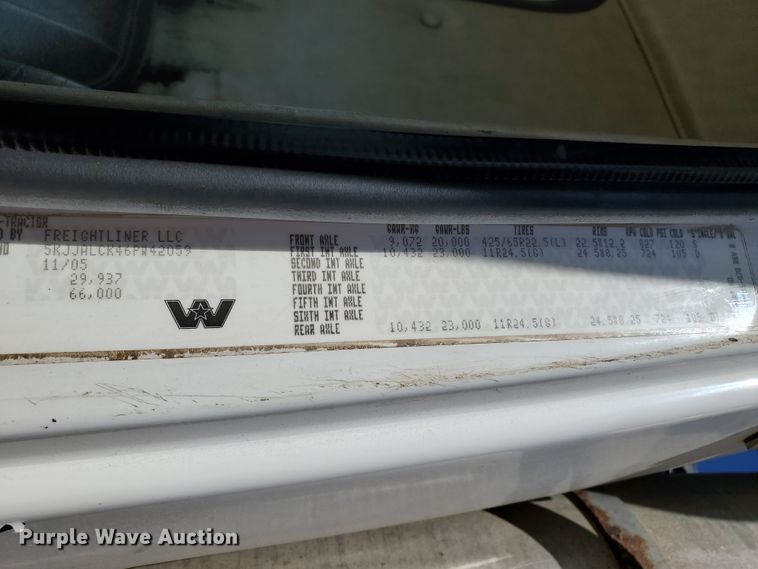 image for item DD0290 2006 Western Star 4900  semi truck