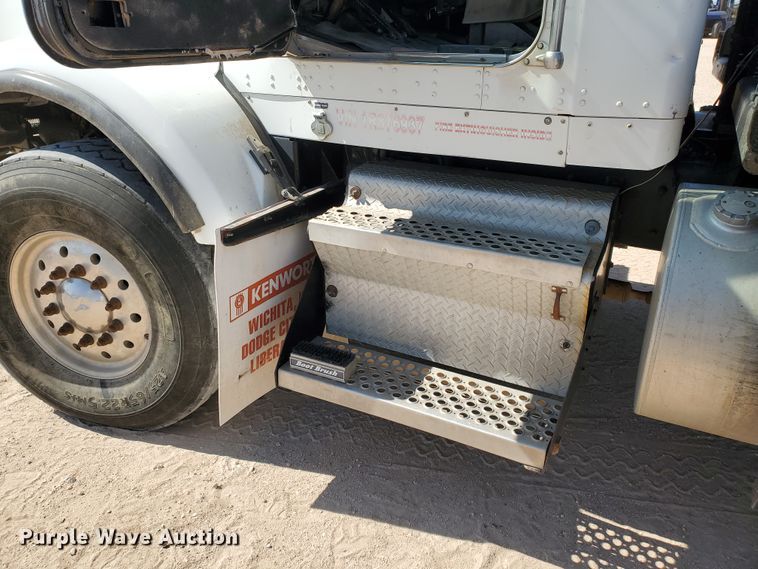 image for item DD0291 2001 Kenworth T800B  winch truck