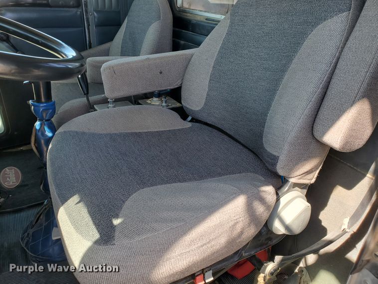 image for item DD0291 2001 Kenworth T800B  winch truck