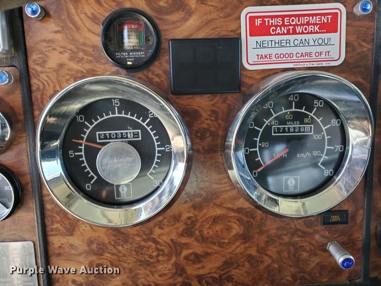 image for item DD0291 2001 Kenworth T800B  winch truck