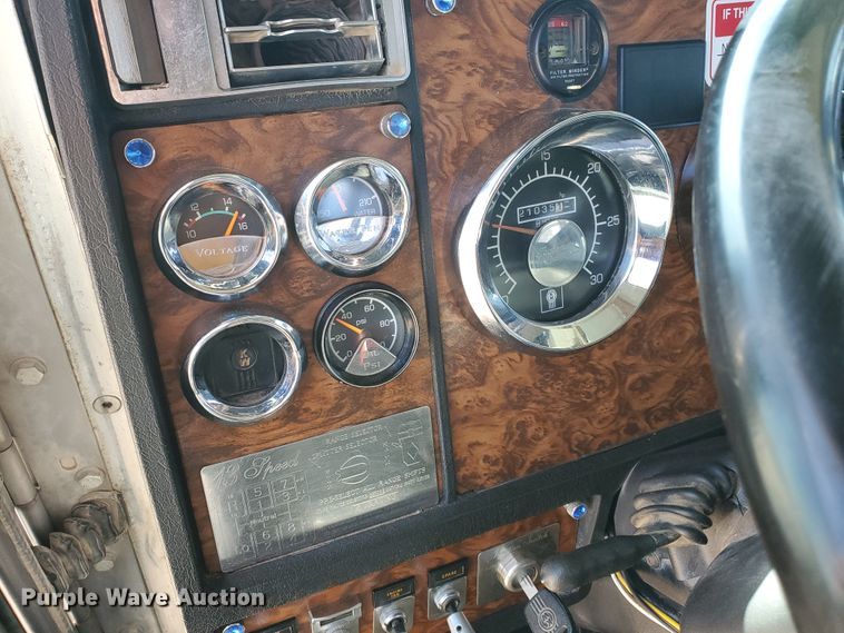 image for item DD0291 2001 Kenworth T800B  winch truck