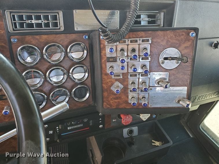 image for item DD0291 2001 Kenworth T800B  winch truck