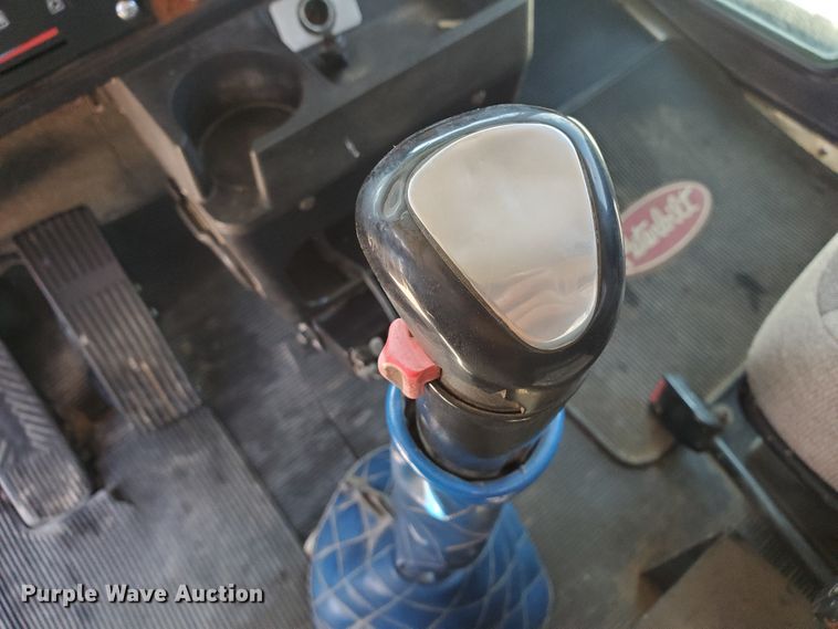 image for item DD0291 2001 Kenworth T800B  winch truck