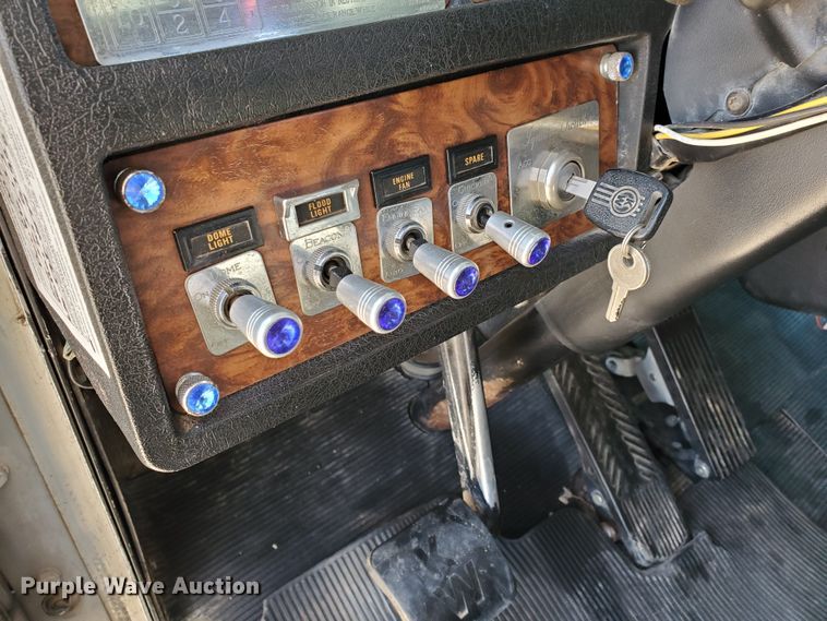 image for item DD0291 2001 Kenworth T800B  winch truck