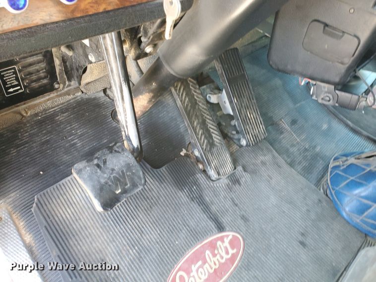 image for item DD0291 2001 Kenworth T800B  winch truck