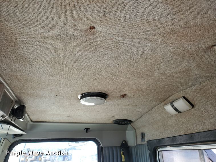 image for item DD0291 2001 Kenworth T800B  winch truck