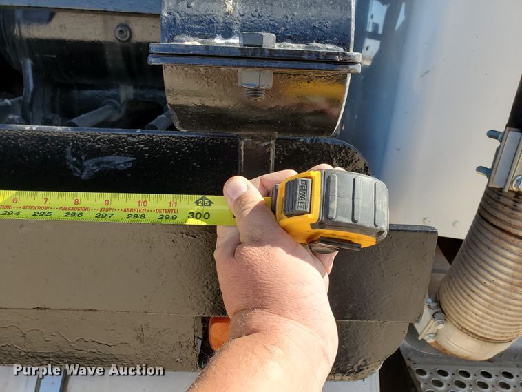 image for item DD0291 2001 Kenworth T800B  winch truck