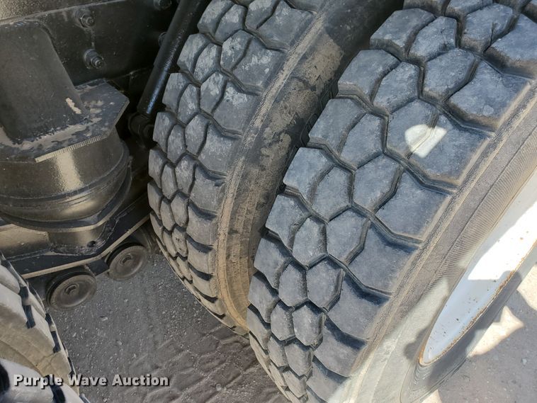 image for item DD0291 2001 Kenworth T800B  winch truck