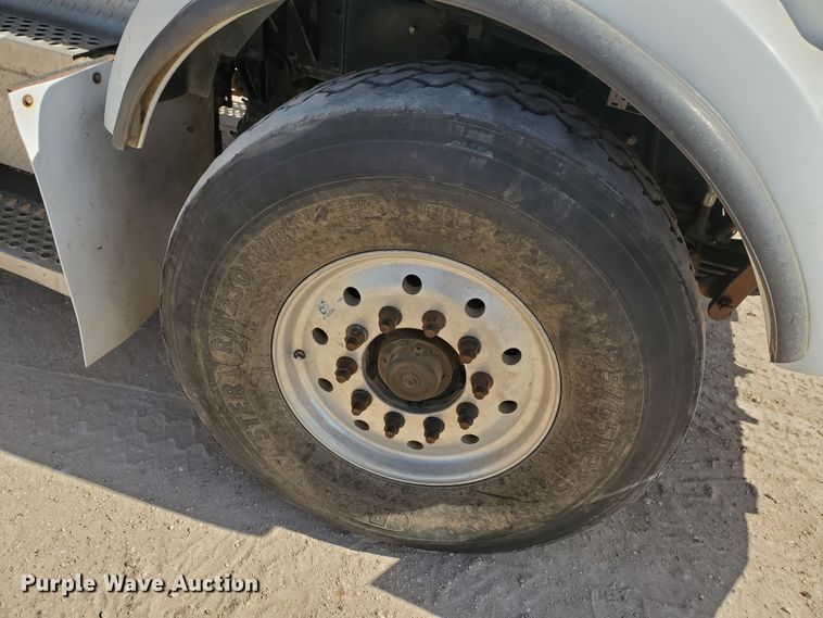 image for item DD0291 2001 Kenworth T800B  winch truck