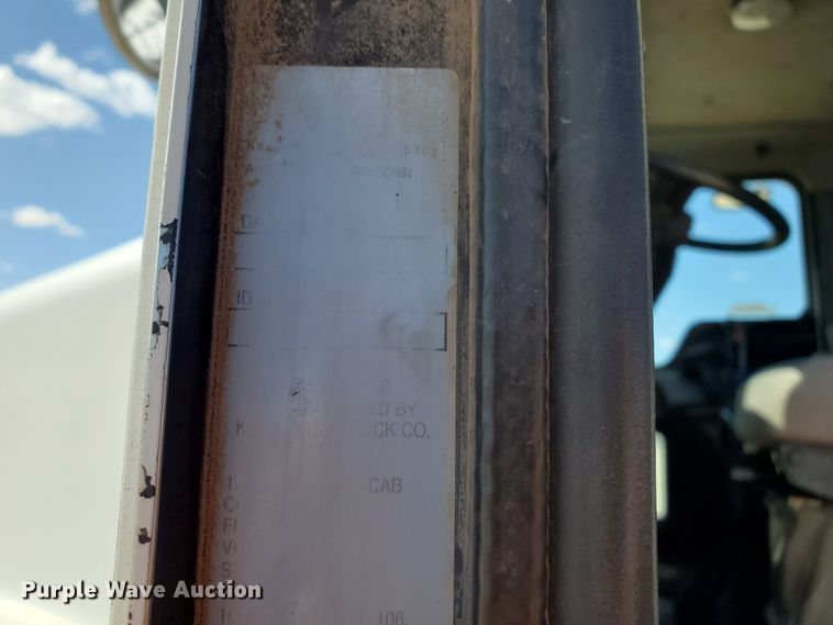 image for item DD0291 2001 Kenworth T800B  winch truck